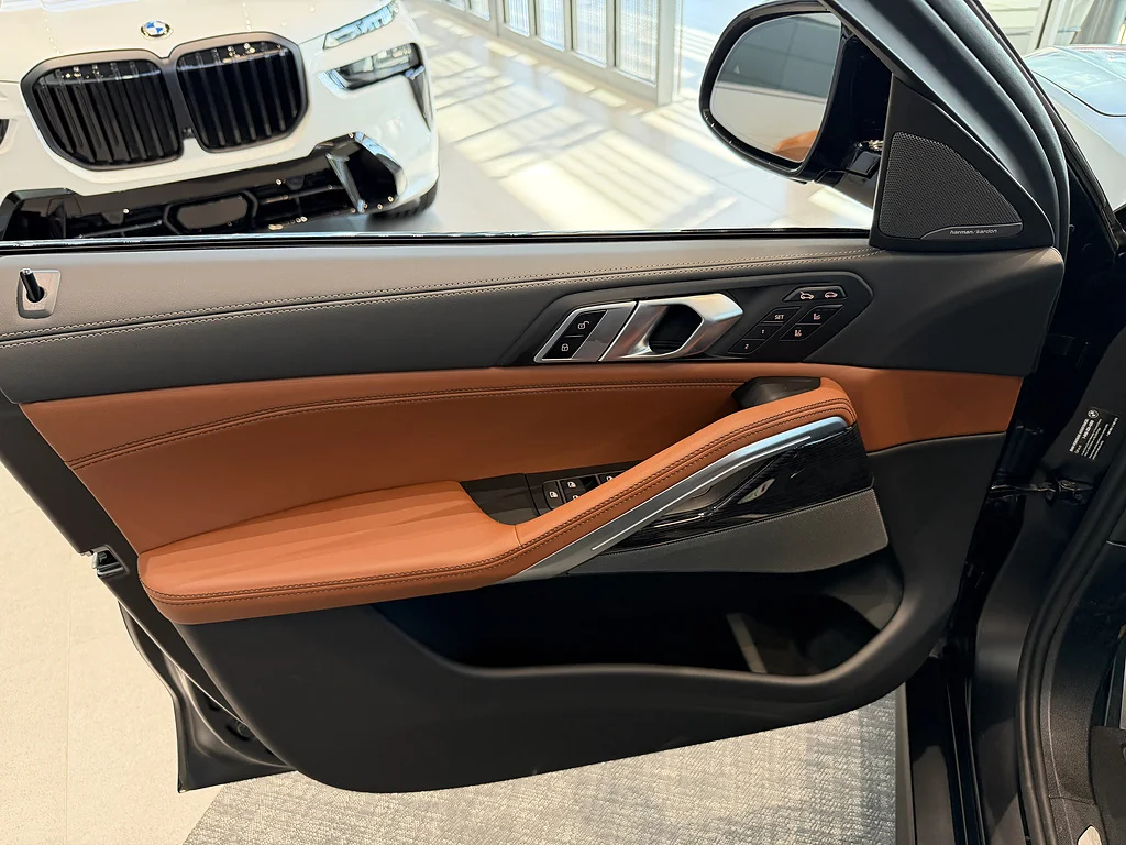 New 2027 Alpine White BMW M60i image 11