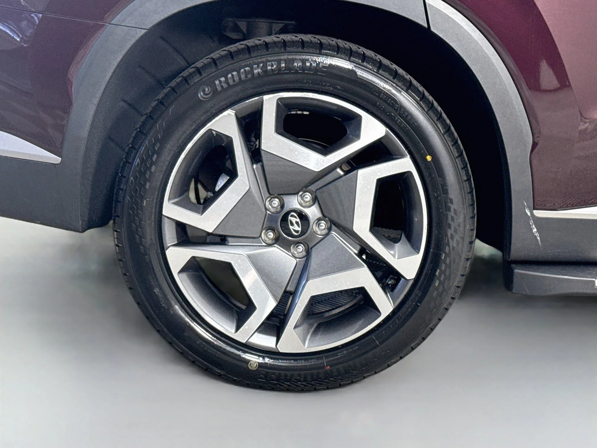 Used 2024 Sierra Burgundy Hyundai SEL 7P image 29