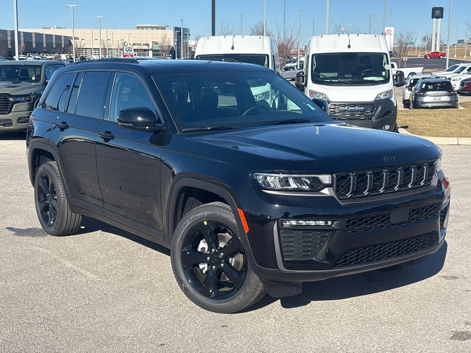 New 2026 Diamond Black Crystal Pearl-Coat Exterior Paint Jeep Limited image 2