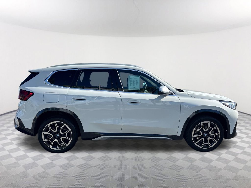 Used 2023 Alpine White BMW xDrive28i image 3