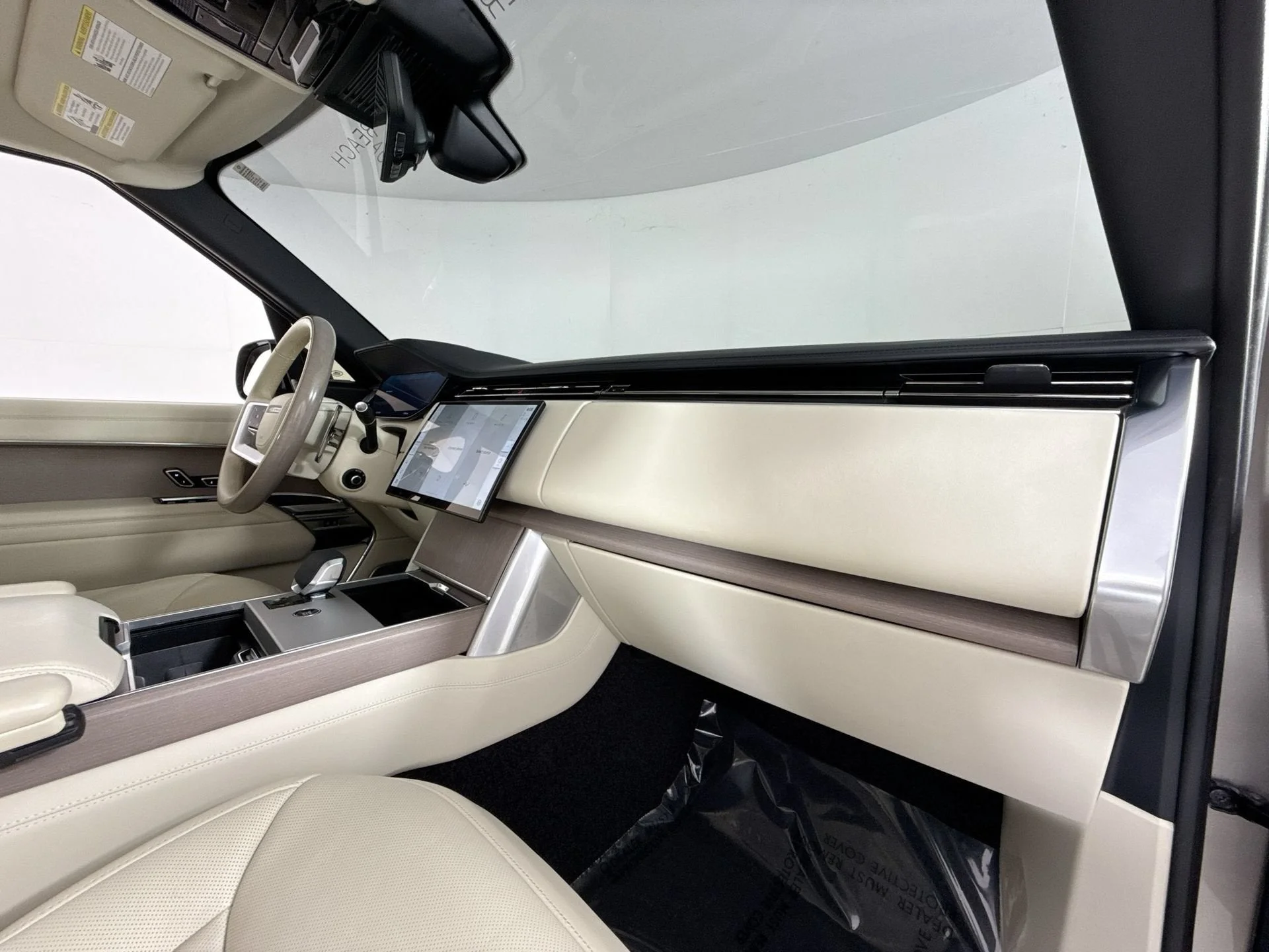 Used 2024 Batumi Gold Premium Metallic Land Rover Autobiography image 26