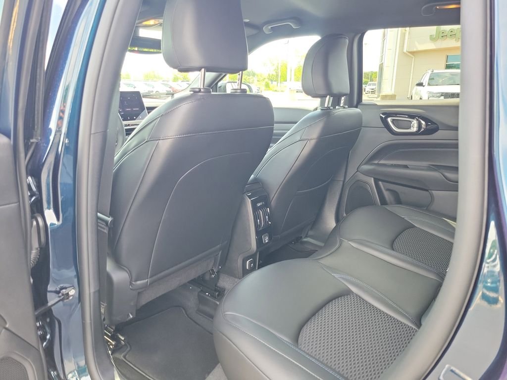 New 2026 Fathom Blue Pearl Coat Jeep Latitude image 10