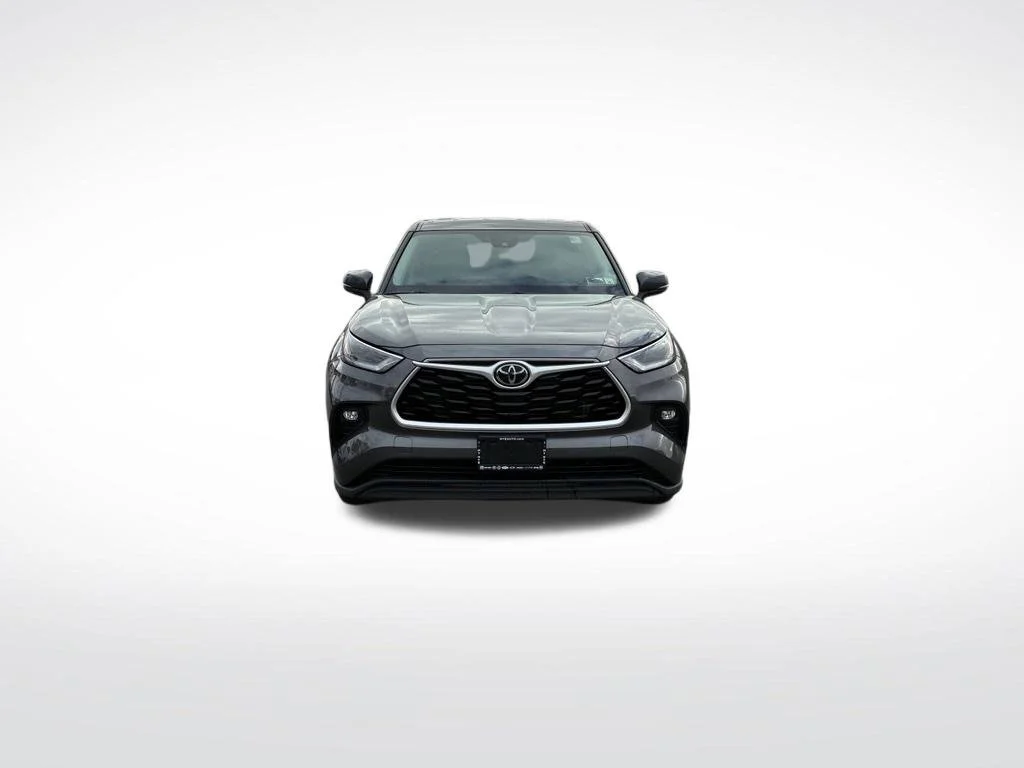 Used 2021 Gray Toyota LE image 8