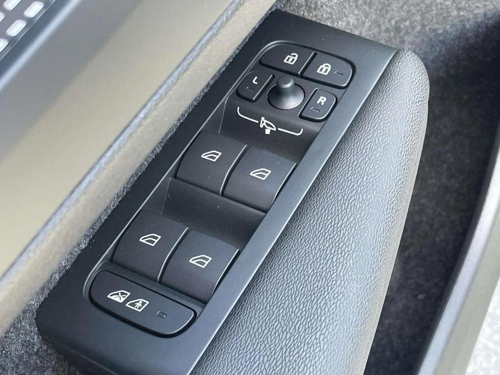New 2026 Vapour Grey Volvo Ultra image 5