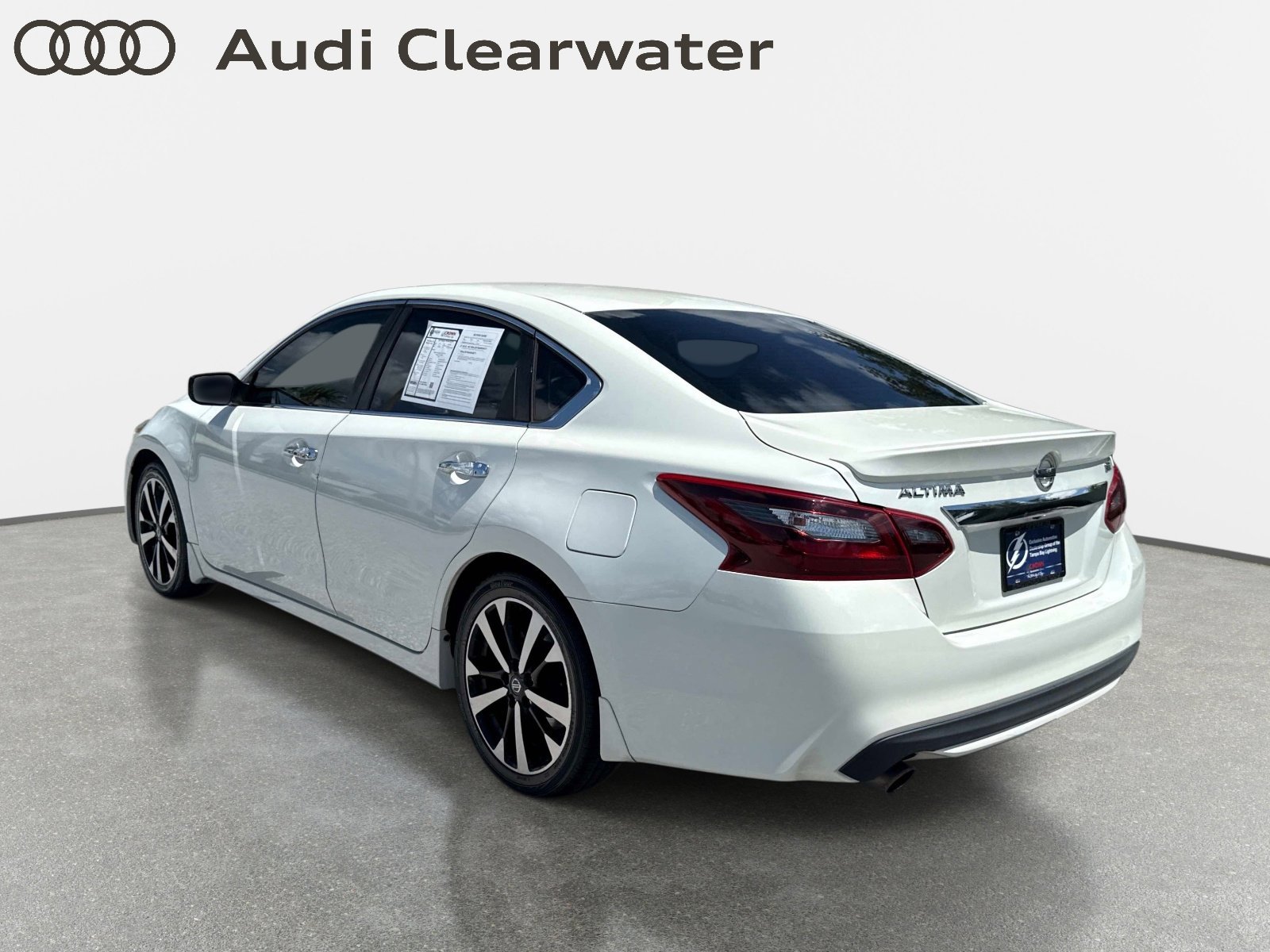 Used 2018 Pearl White Nissan 2.5 SR image 3
