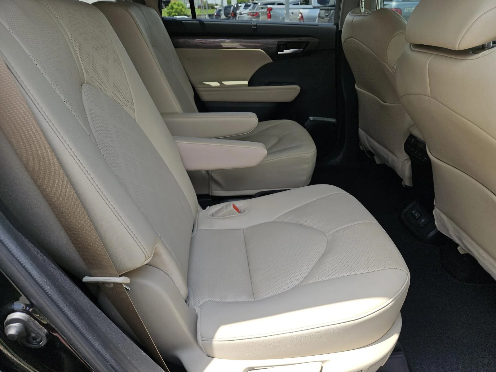 Used 2024 Black Toyota Platinum FWD (Natl) image 37