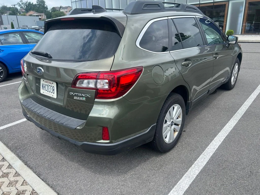 Used 2016 Green Metallic Subaru 2.5i Premium image 11