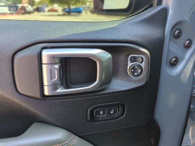 Certified Used 2025 Gray Jeep Mojave image 18