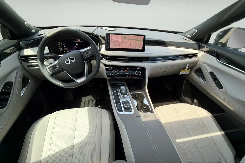 New 2027 2T RAD WHT INFINITI Sport AWD image 19