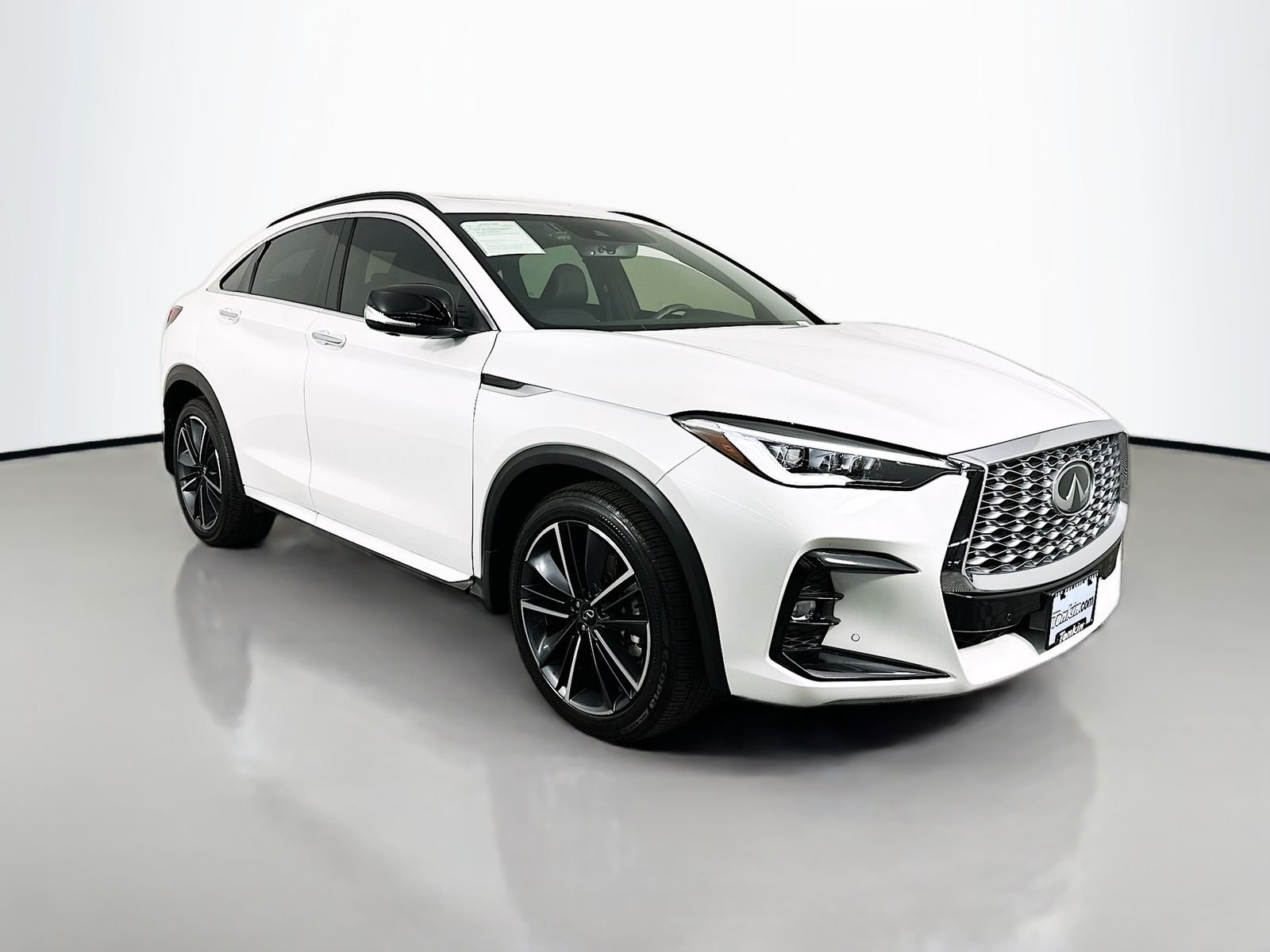 Used 2025 White INFINITI ESSENTIAL image 1