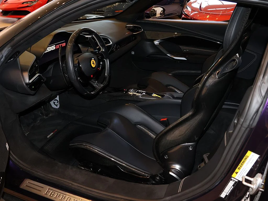 Certified Used 2025 Viola Hong Kong Ferrari  image 4
