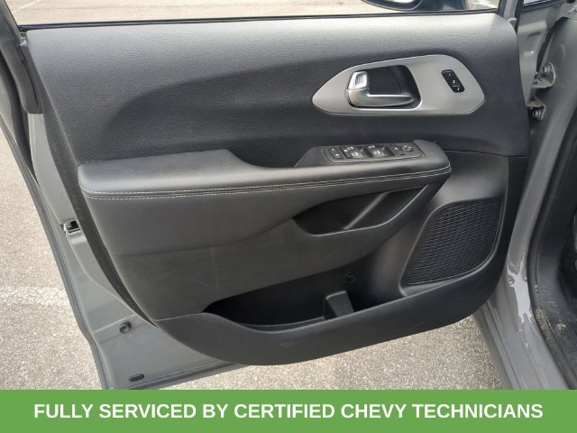 Used 2025 White Chrysler Limited image 23