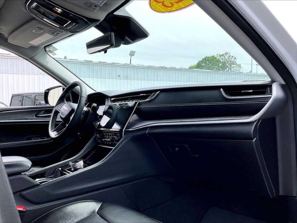 Used 2023 White/off-white Jeep Limited image 14