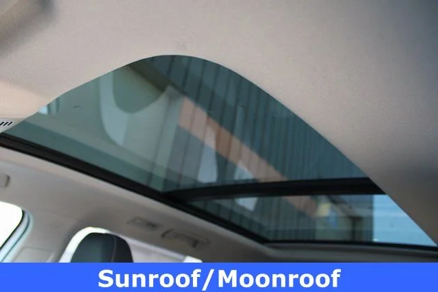 2025 Volkswagen Taos SEL - Photo 6