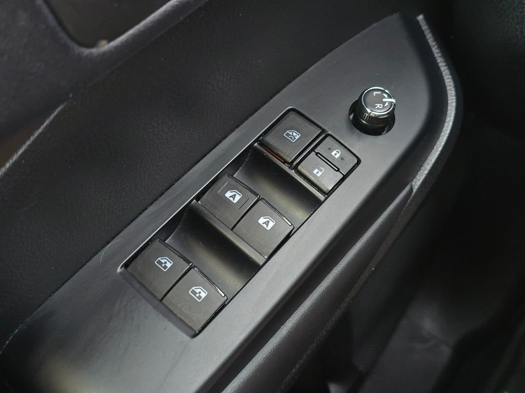 Used 2014 White Toyota XLE V6 image 29