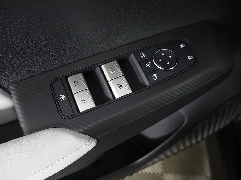 2025 Mitsubishi Outlander SE - Photo 40