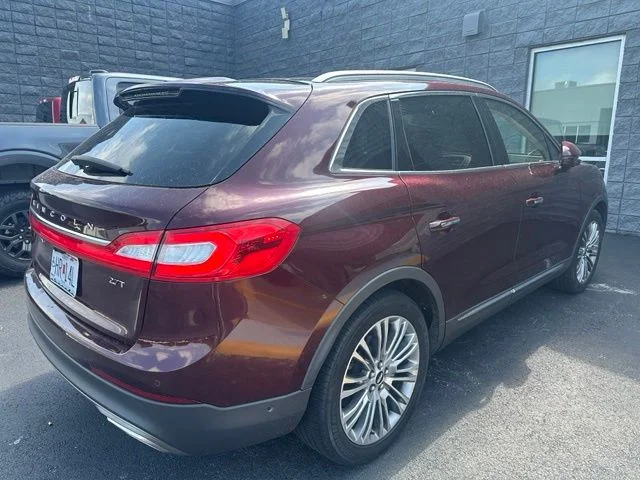 Used 2017 Burgundy Lincoln Reserve image 4
