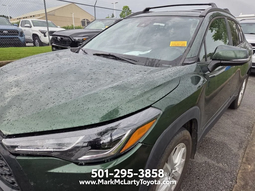 Used 2022  Toyota LE image 5