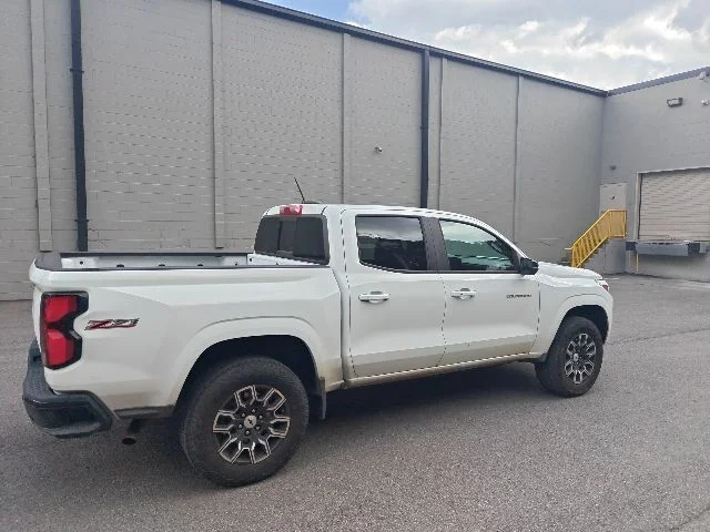Used 2023 White Chevrolet Z71 image 3