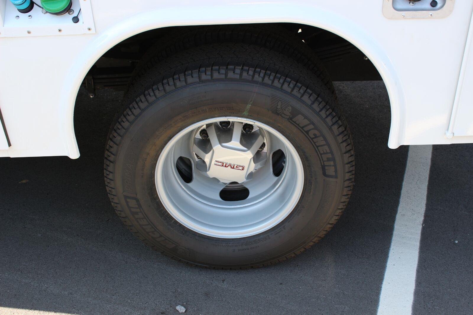 New 2026 Summit White GMC Pro image 35