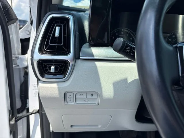 Used 2022 White Kia SX image 16
