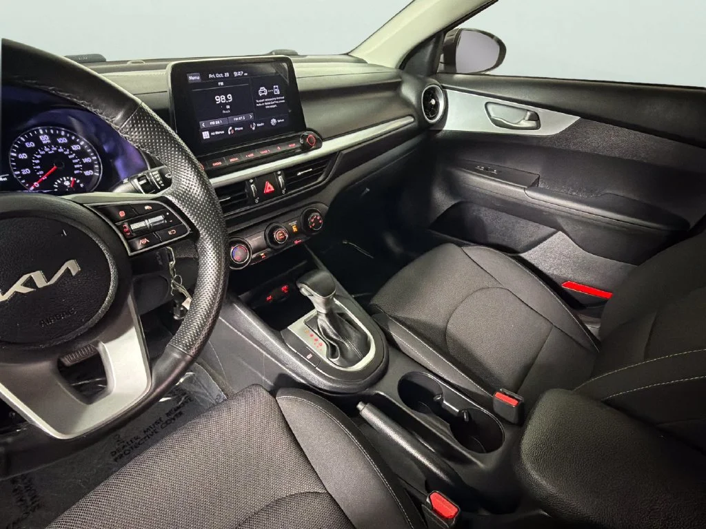 Used 2024  Kia LXS image 20