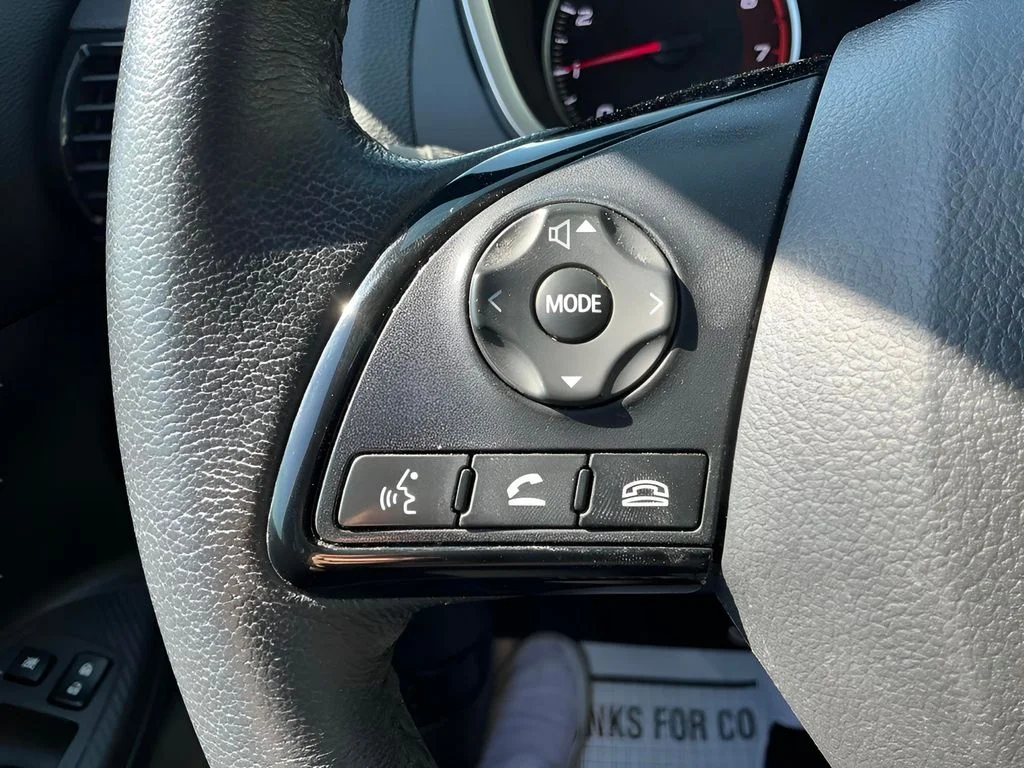 Used 2022  Mitsubishi SE image 35