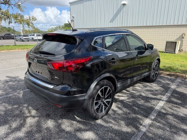 Used 2018 Magnetic Black Nissan SL image 3