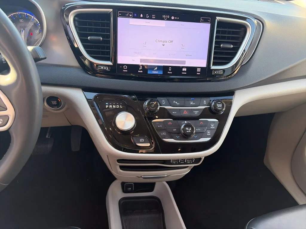 2024 Chrysler Pacifica Touring L - Photo 17