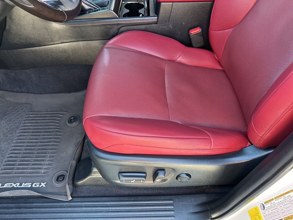 Used 2022 White Lexus 460 image 24