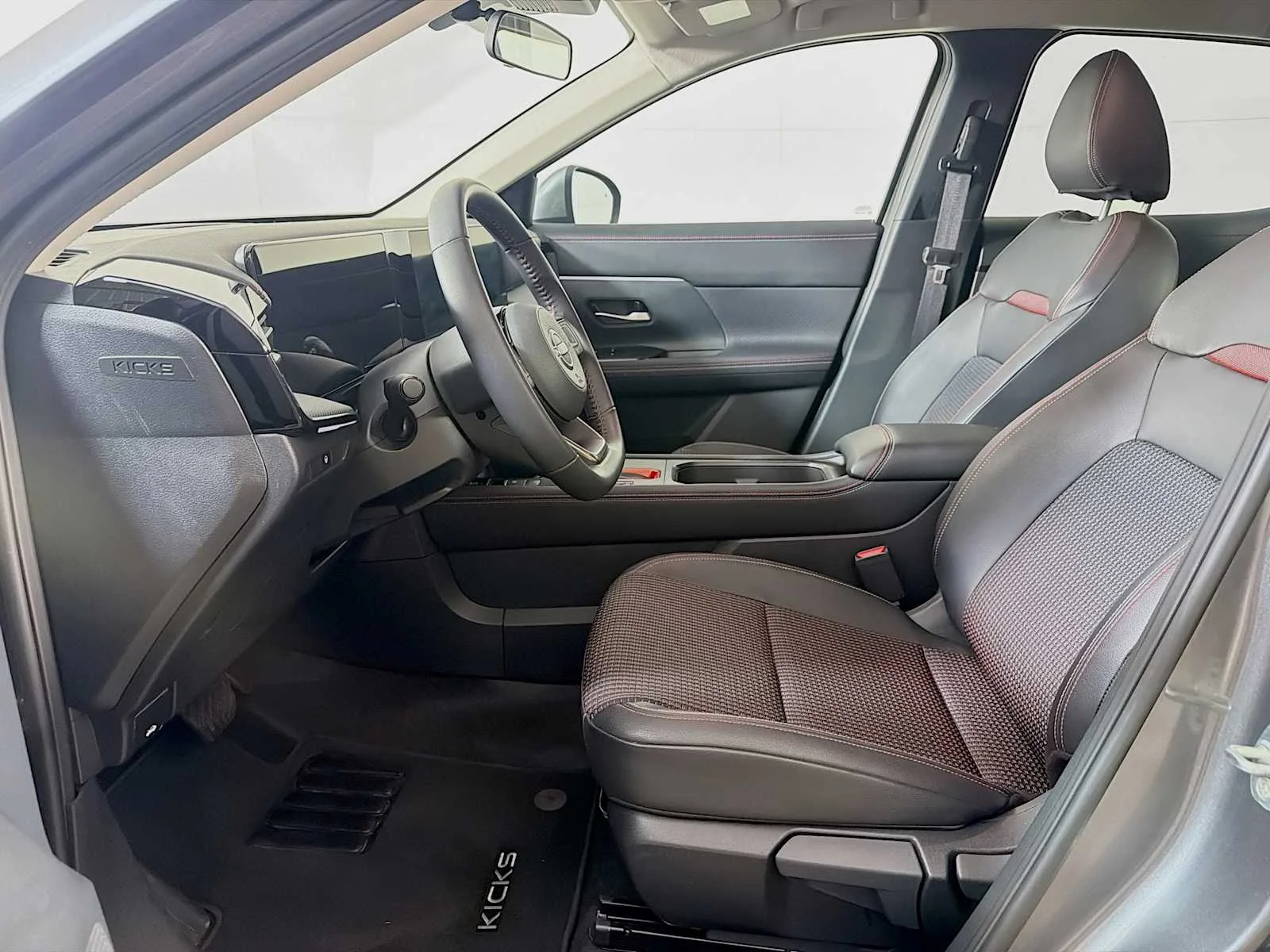 Certified Used 2025 Gun Metallic Nissan SR image 17