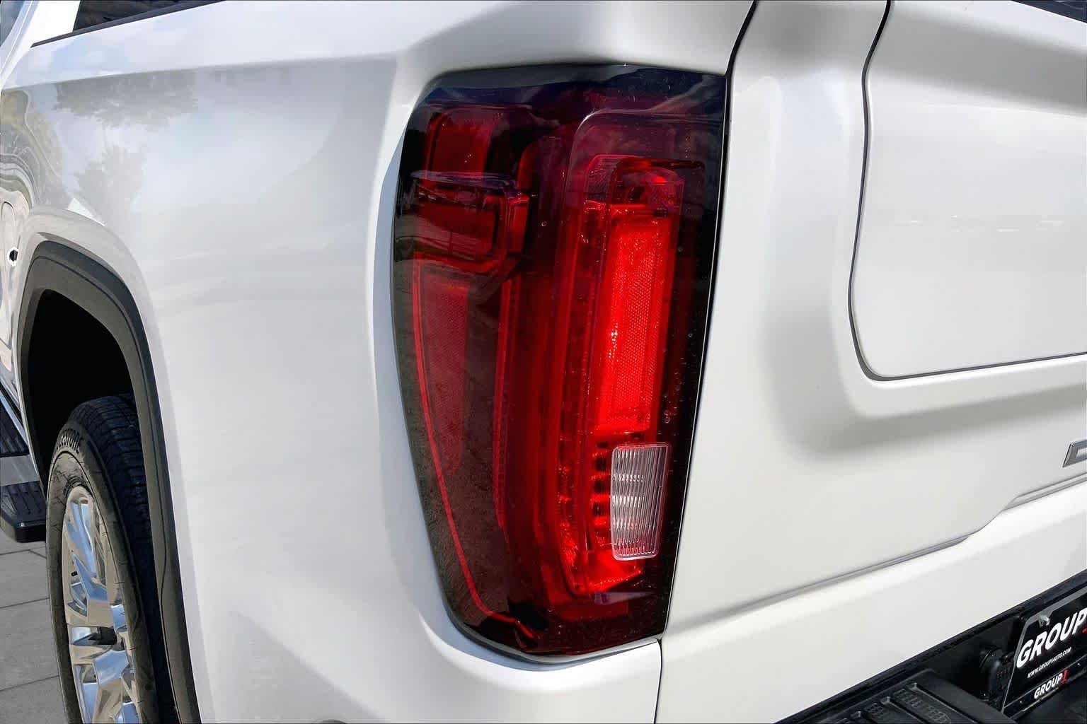 Used 2021 White Frost Tricoat GMC Denali image 28