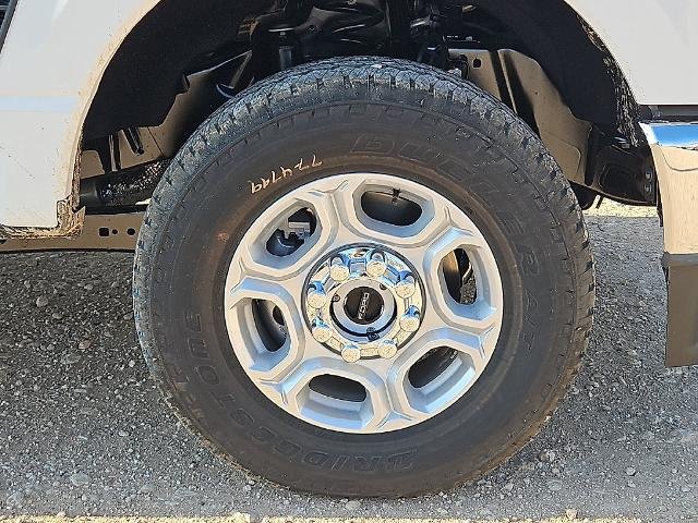 New 2027 Oxford White Ford F-250® XLT image 38