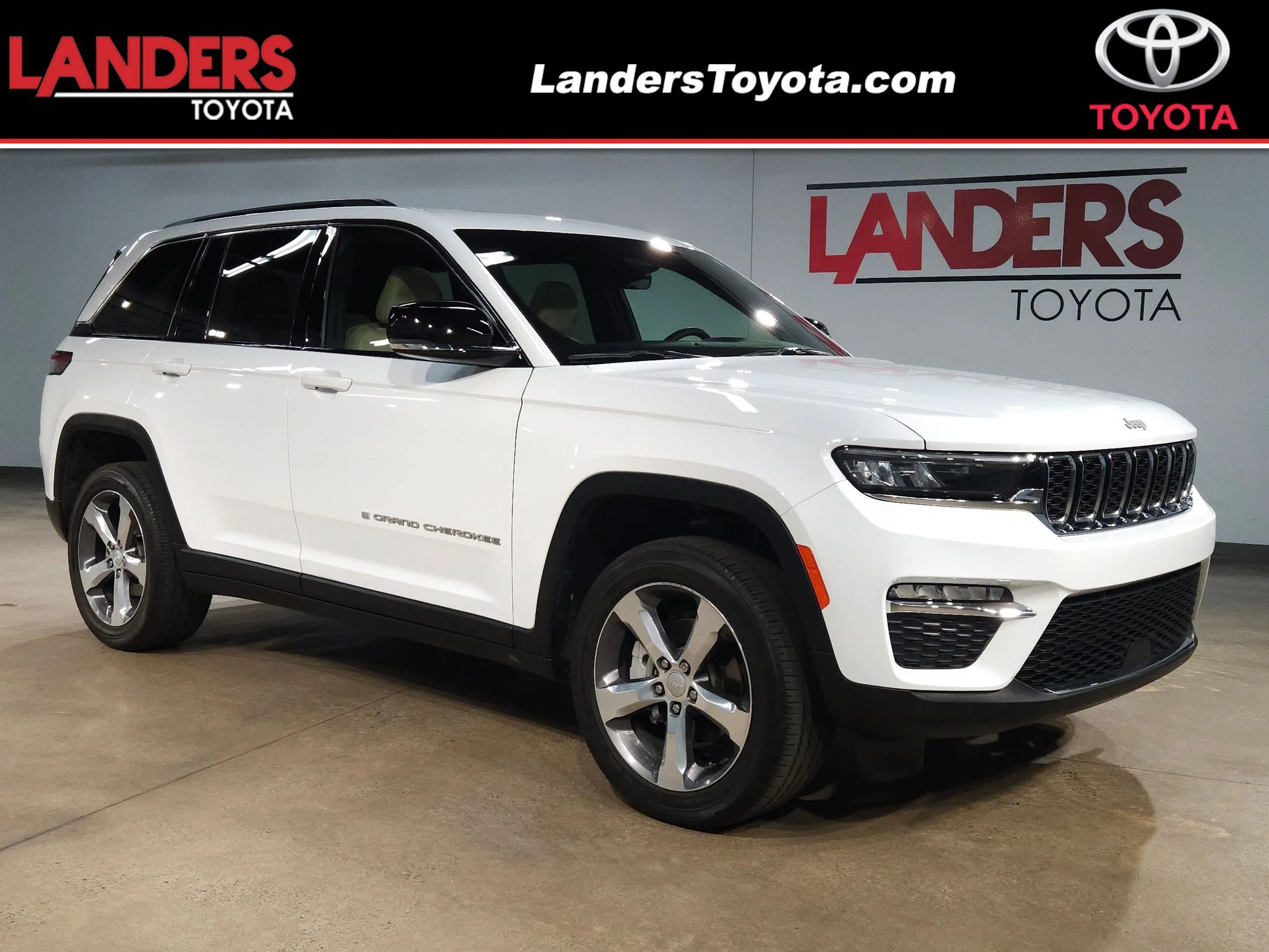 Used 2025 Bright White Clearcoat Jeep Limited image 1