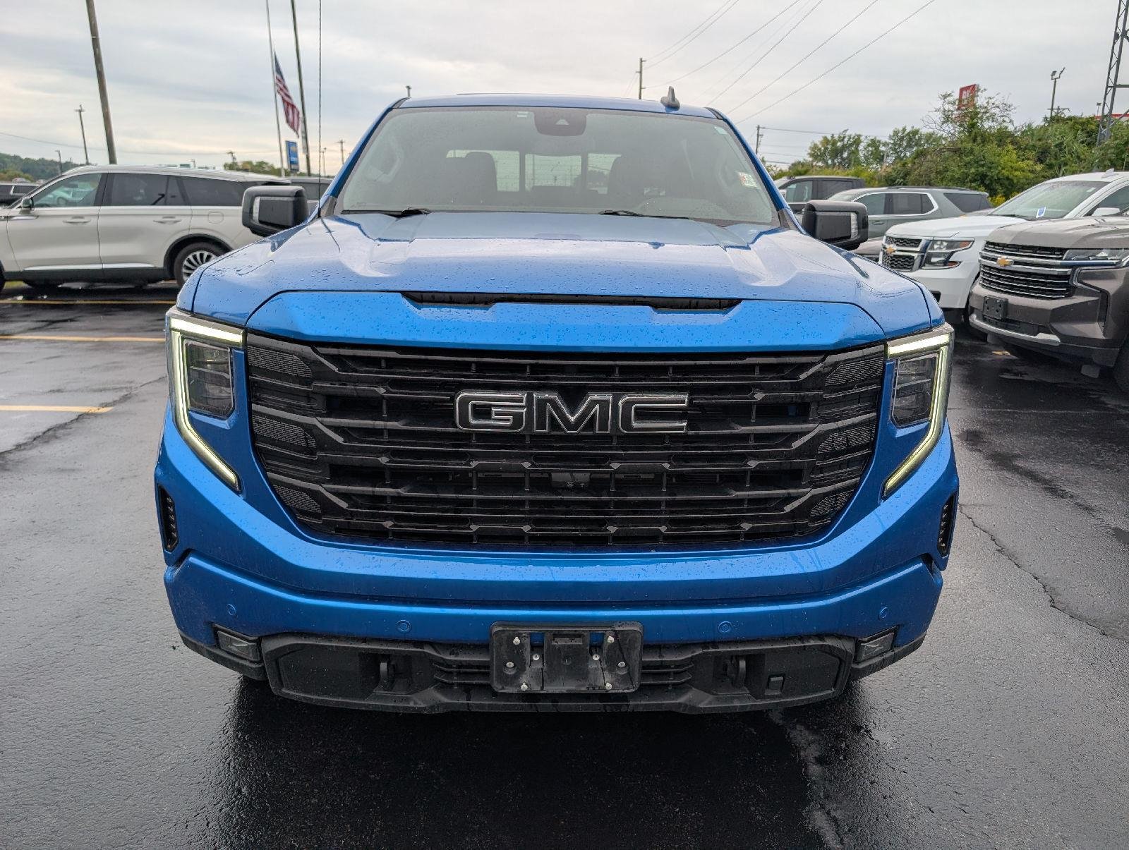 Used 2024 Dynamic Blue Metallic GMC Elevation image 2