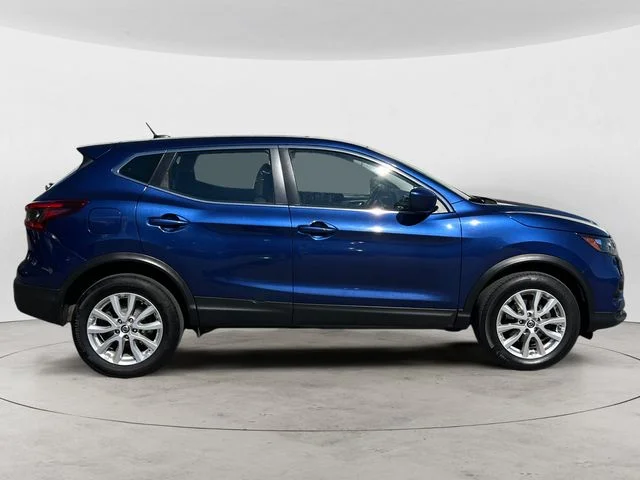Used 2021 Caspian Blue Metallic Nissan S image 6