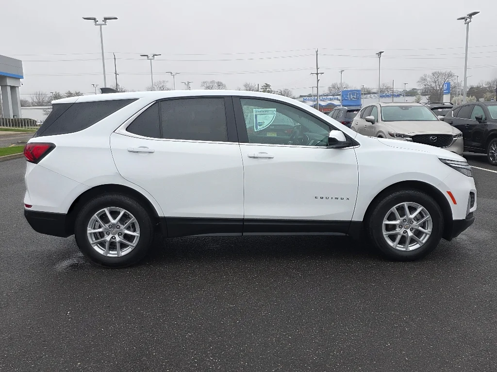 Used 2024 Summit White Chevrolet LT image 18