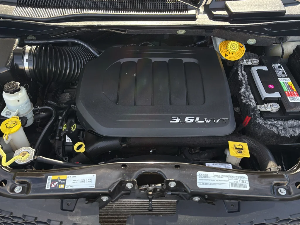 Used 2015 Silver Dodge SE image 31