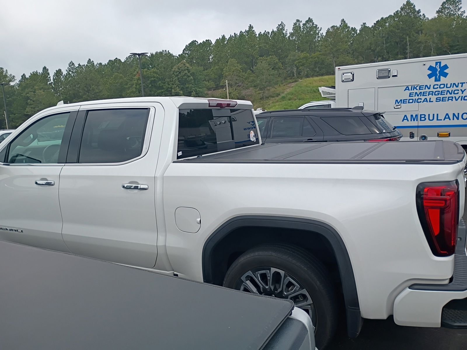 Used 2024 White GMC Denali Ultimate image 13