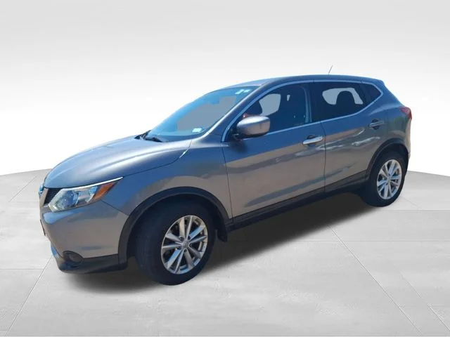 Used 2017 Gray Nissan S image 3