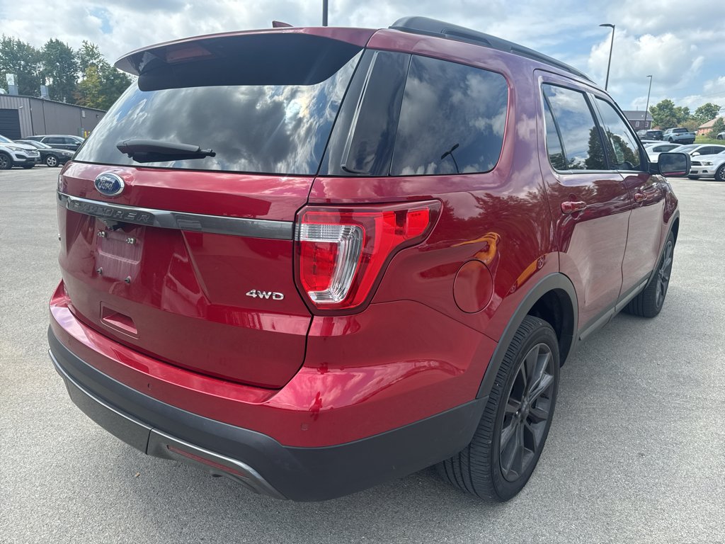 Used 2017 Ruby Red Metallic Tinted Clearcoat Ford XLT image 3