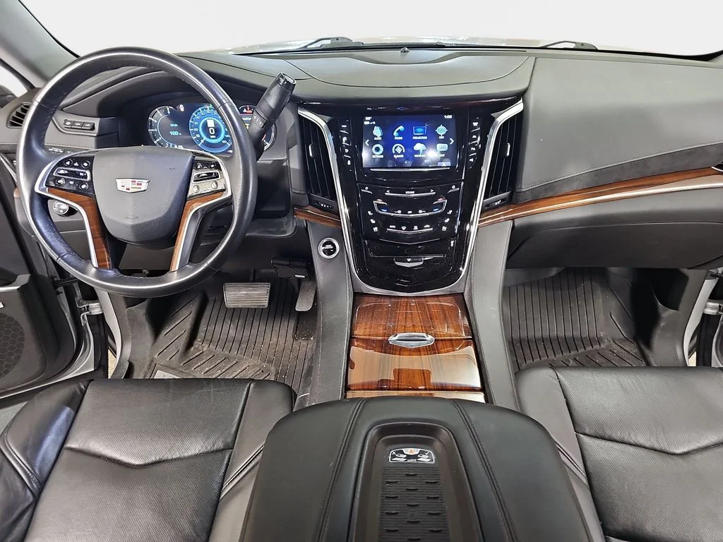 Used 2017 Silver Cadillac Luxury image 10