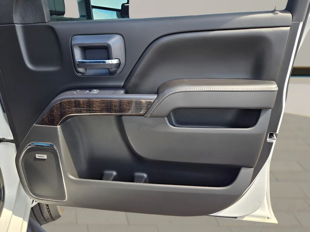 Used 2015 White GMC Denali image 10