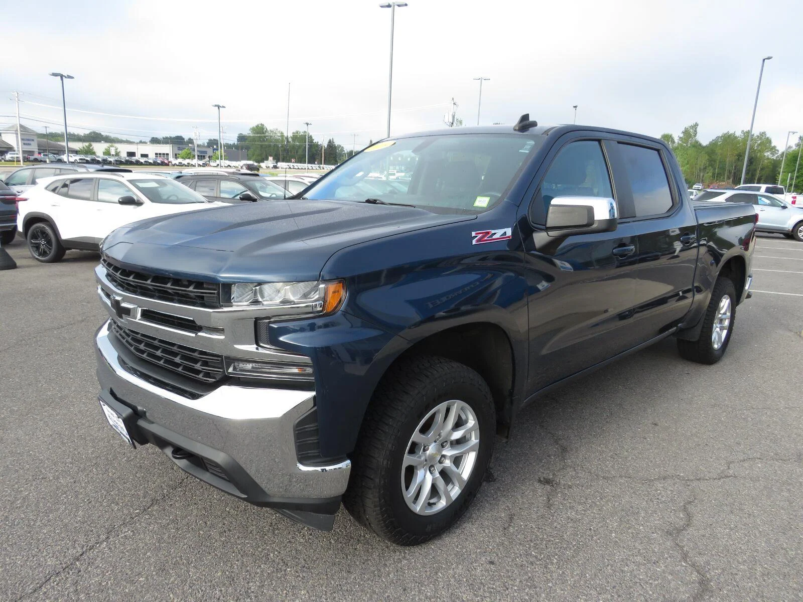 Used 2019  CHEVROLET TRUCK  image 11
