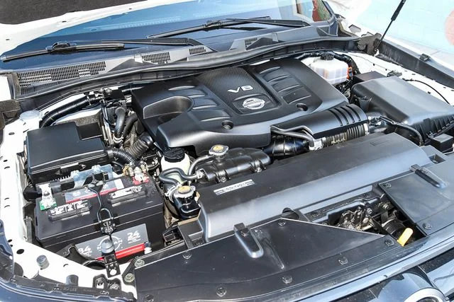 Used 2022 White Nissan SL image 14