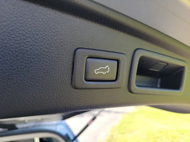 Used 2018 Silver Subaru 2.5i Limited image 9