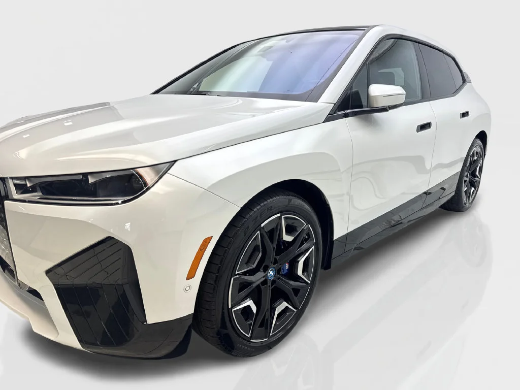 Used 2023 White BMW M60 image 12