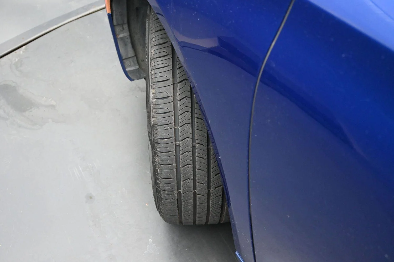 Used 2016 Vivid Blue Pearlcoat Chrysler Limited image 5
