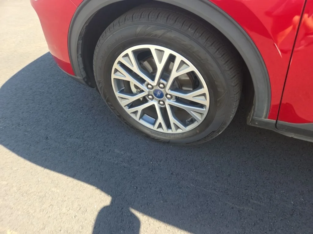 Used 2022 Red Ford SEL image 25