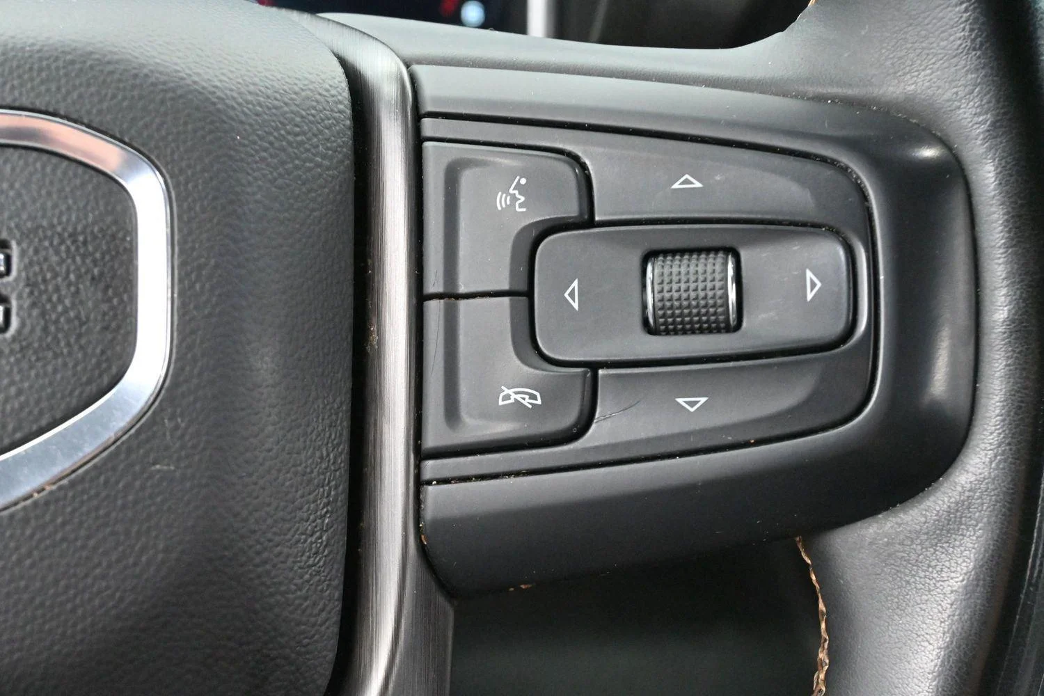 Used 2024 Summit White GMC AT4 image 19